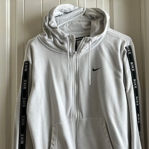 While vintage nike hoodie